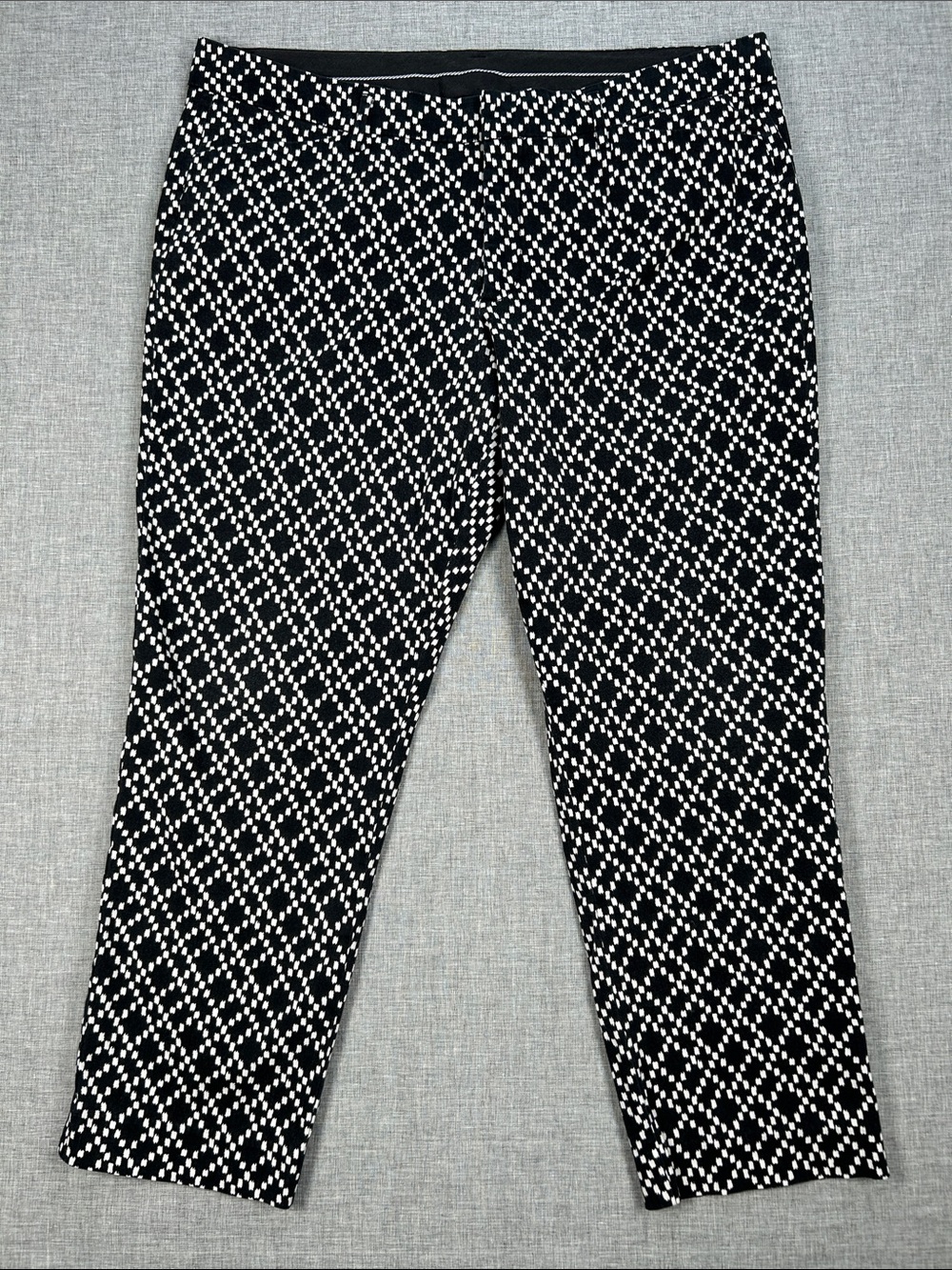 a.n.a Womens Size 16 Black White Print Stretch Ankle Pants Straight Leg